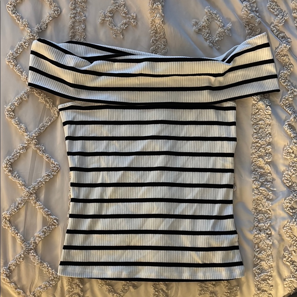 Old Navy Off-Shoulder Fitted Top White Black